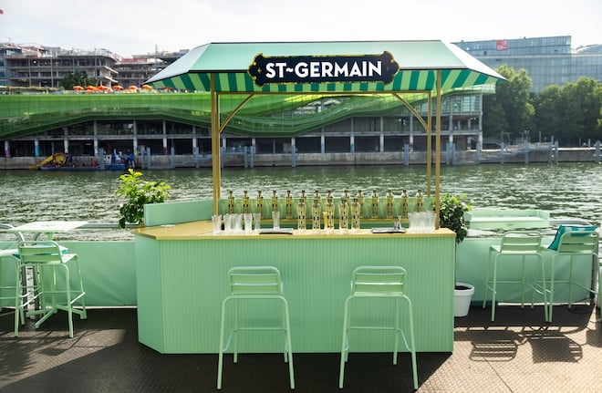 terrasse du Barapapa avec St-Germain Spritz