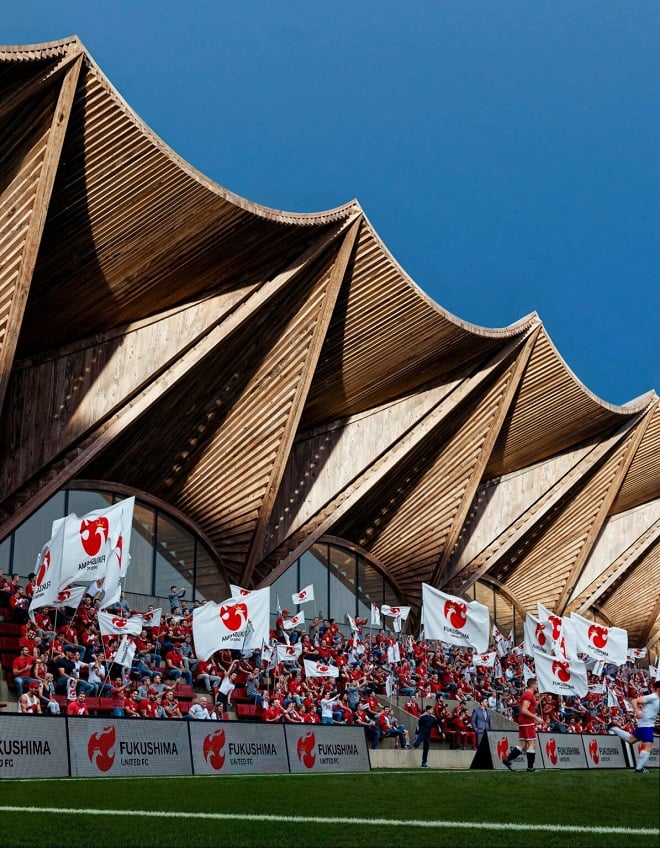 Stade de foot en bois au Japon