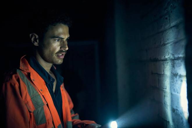 Theo James dans The Criminals