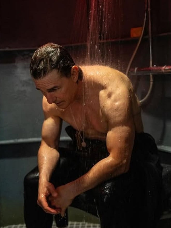 Extrait de Mission : Impossible -The Final Reckoning montrant Tom Cruise torse nu 