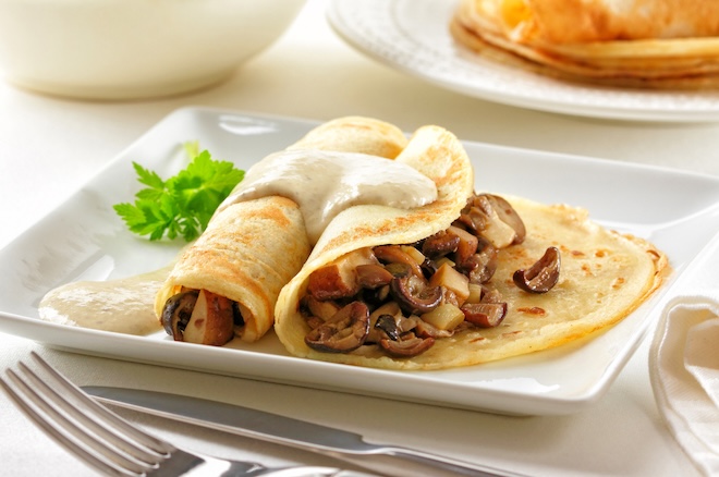 cr&ecirc;pes &agrave; la b&eacute;chamel, champignons et poulet