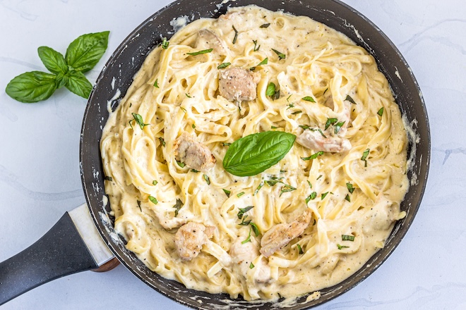 p&acirc;tes &agrave; la cr&egrave;me et poulet