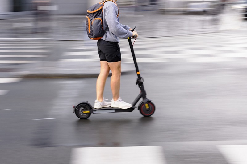 Les trottinettes entrent dans le code de la route, ça change quoi