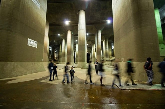 G-Cans tunnel à Tokyo durant avec des visiteurs