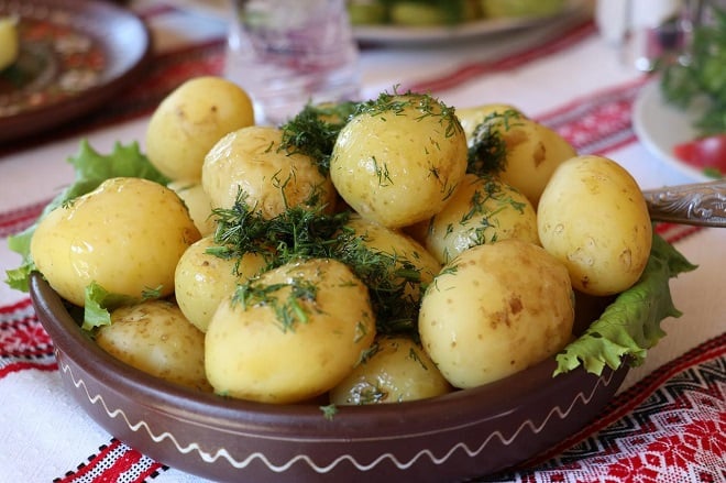 Le jus de pomme de terre, l'allié de votre estomac