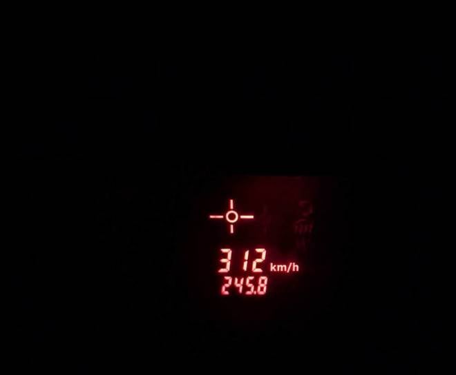 Radar de police indiquant l'exc&egrave;s de vitesse