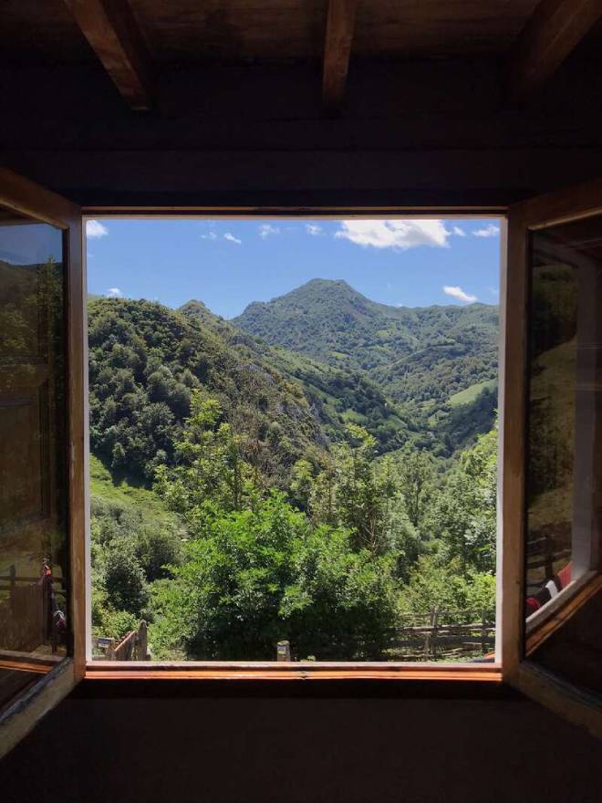Vue donnant sur les montagnes en Asturies